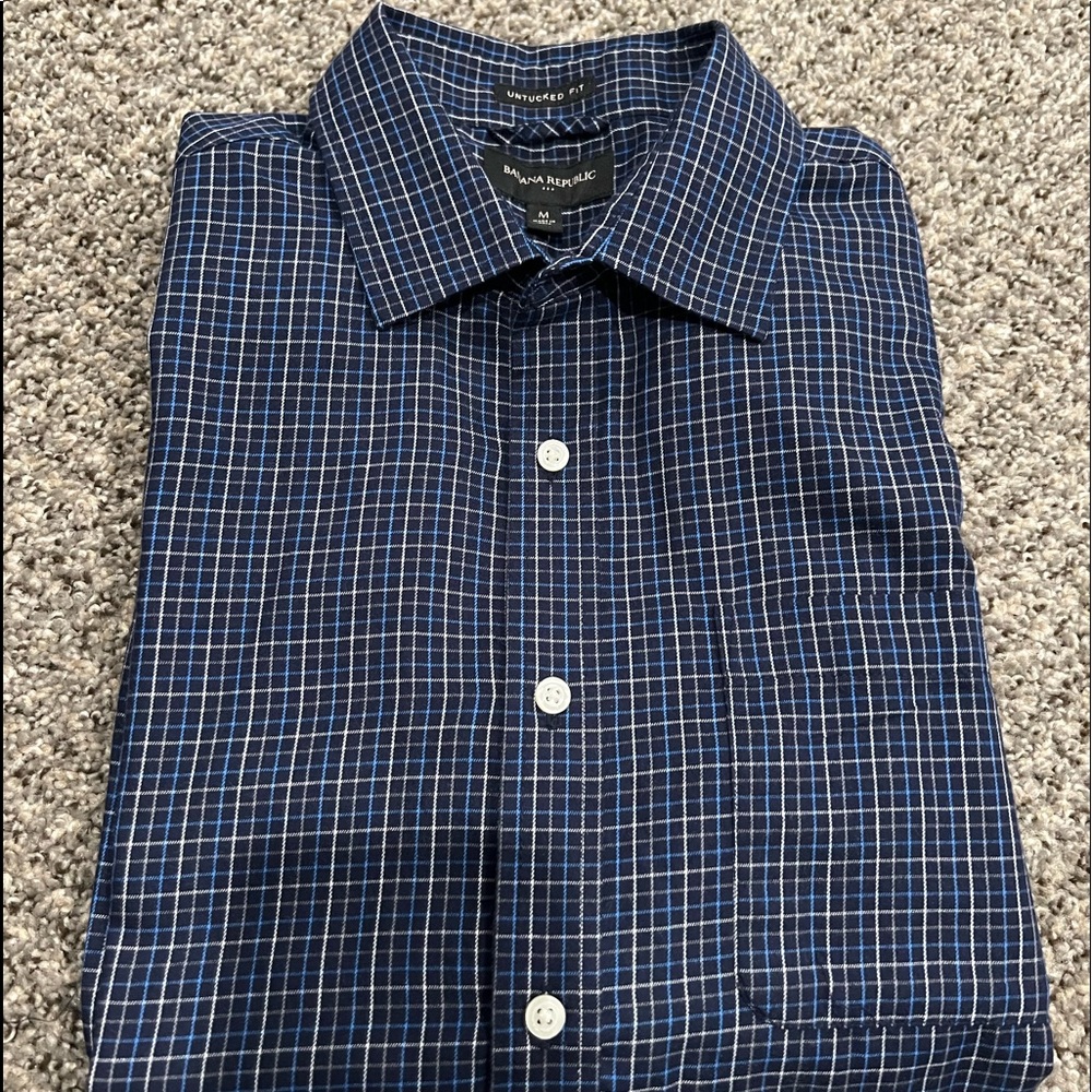 Banana republic casual untucked shirt. Size medium.